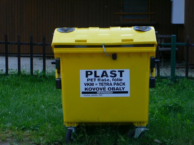 un conteneur à déchets 
